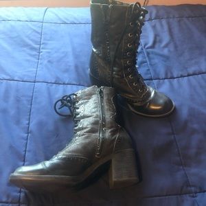 Short boots with heel
